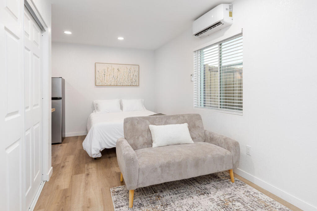 Allen Apartment Guide Book